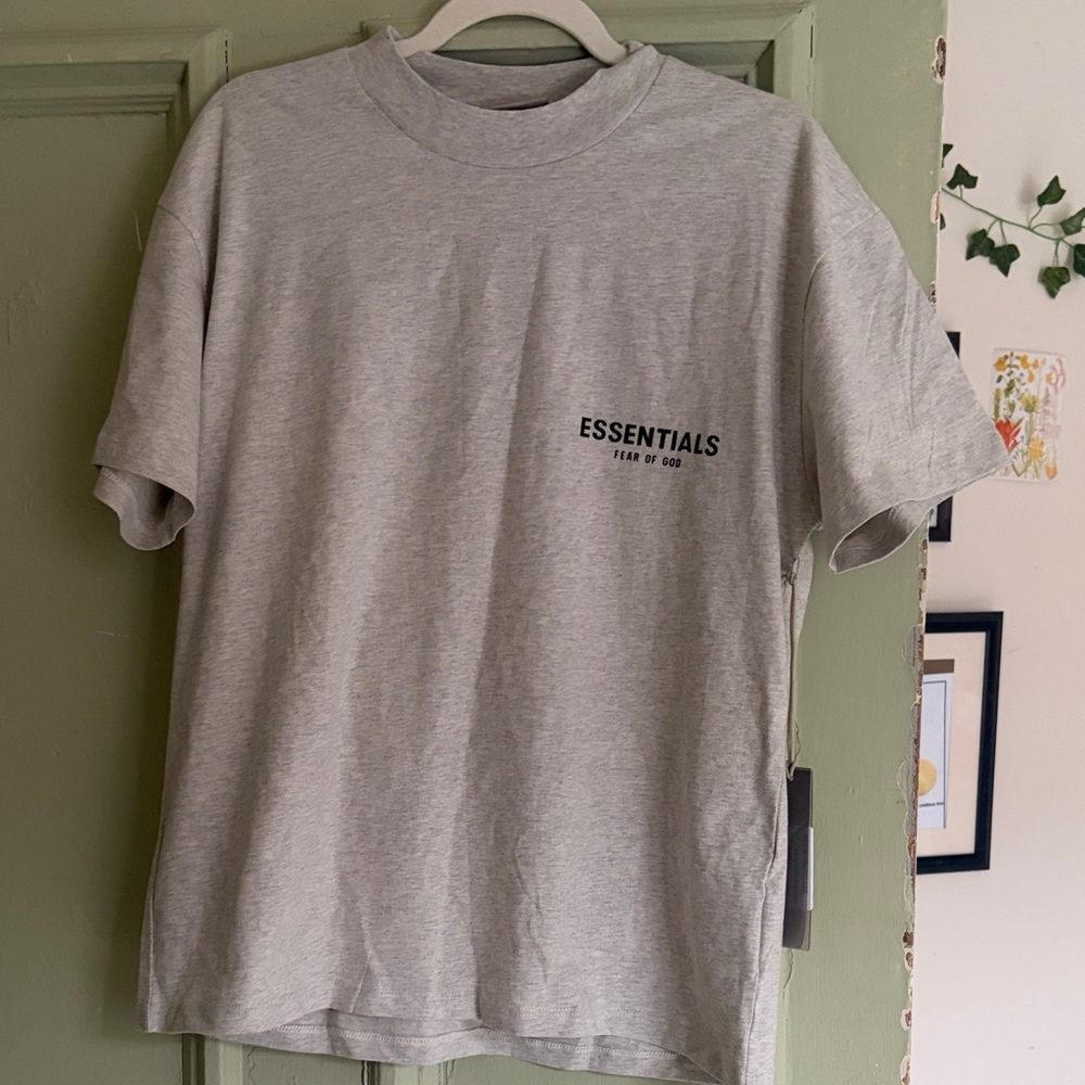 Essentials tee